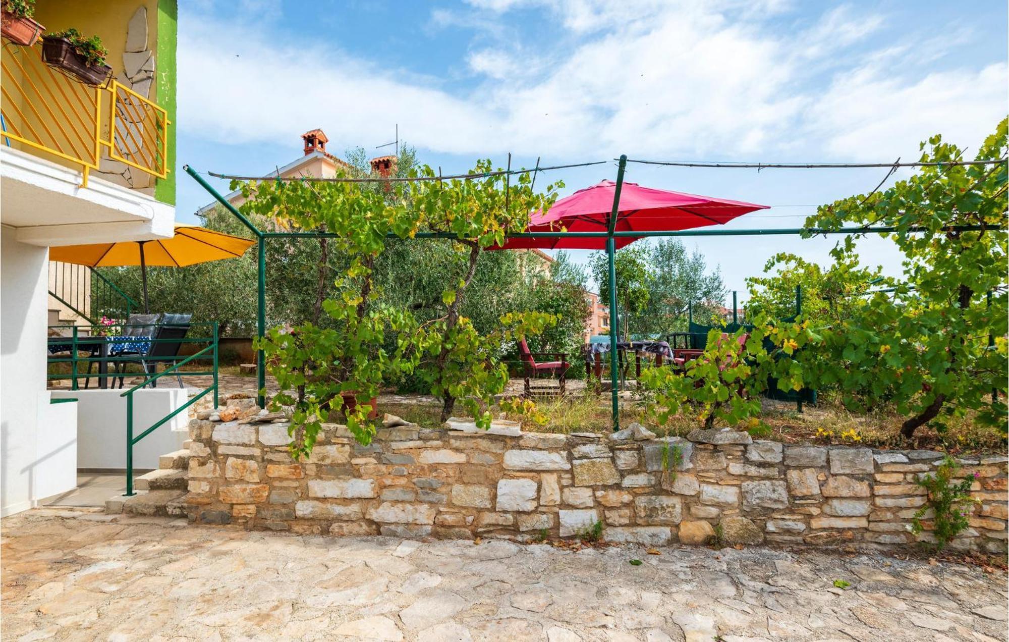 Amazing Apartment In Pula With Kitchen Exterior foto